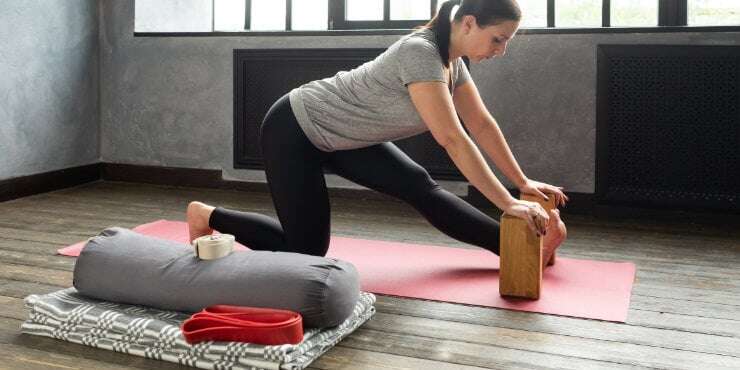 anahana-yoga-props-for-beginners-blocks-bolster-strap-blankets