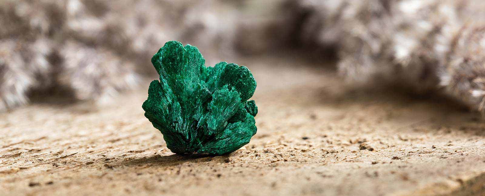 Malachite mineral on sale