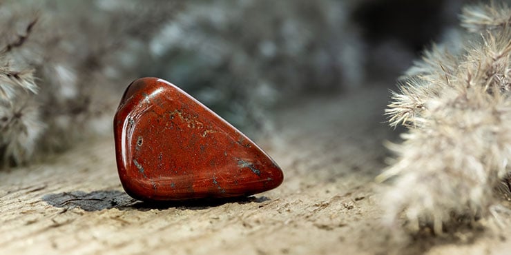 cristal de jaspe rouge du chakra racine