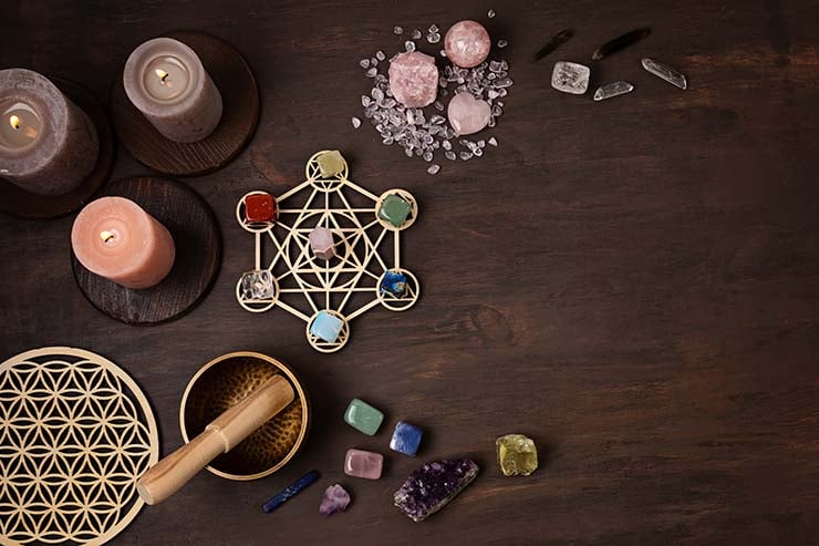 Bild der sieben Chakra-Kristalle und Farbe