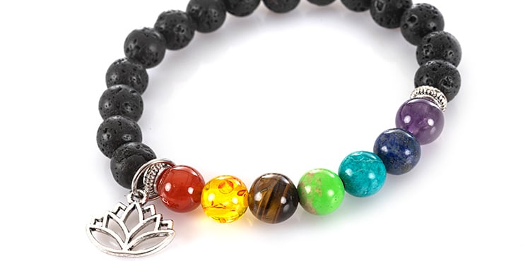 bracelet chakra, avec des pierres pour les sept chakras