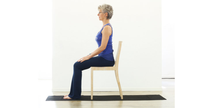 postura de la montaña sentada en yoga