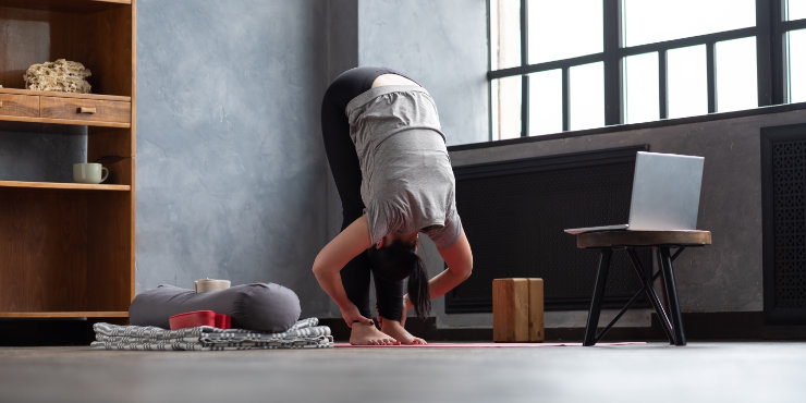 staande vooroverbuiging uttanasana