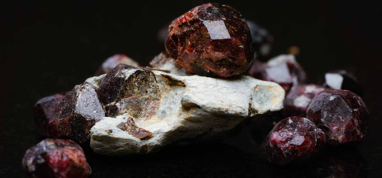 Raw garnet store meaning