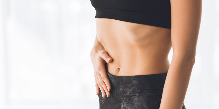 ดึงหน้าท้องเข้าด้านใน เกินขอบของกรงซี่โครงและกระดูกเชิงกราน สิ่งนี้จะกระตุ้นกล้ามเนื้อหน้าท้องขวาง